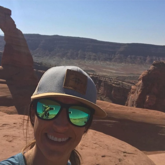 Meet the Posher Other - Meet your Posher, Hilary